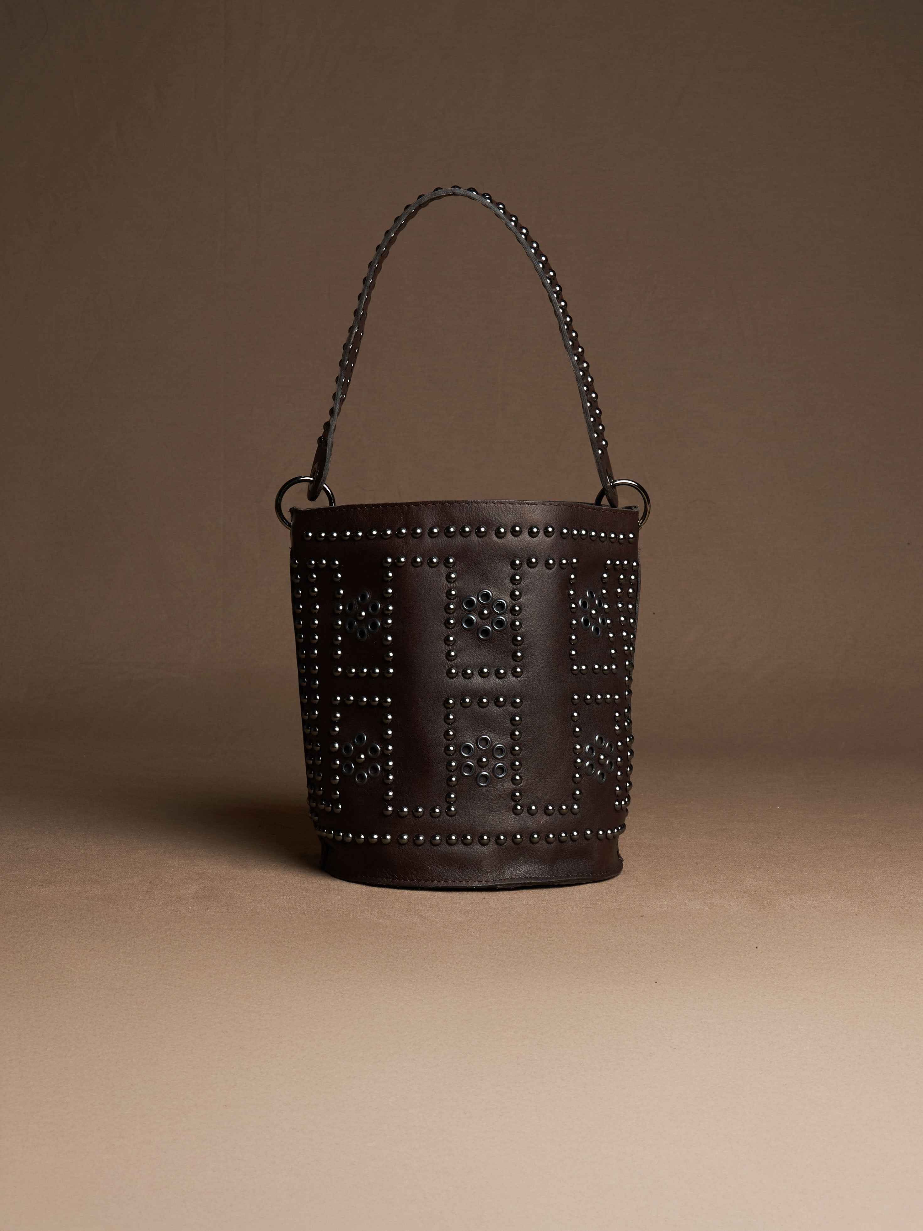 Cleo bucket