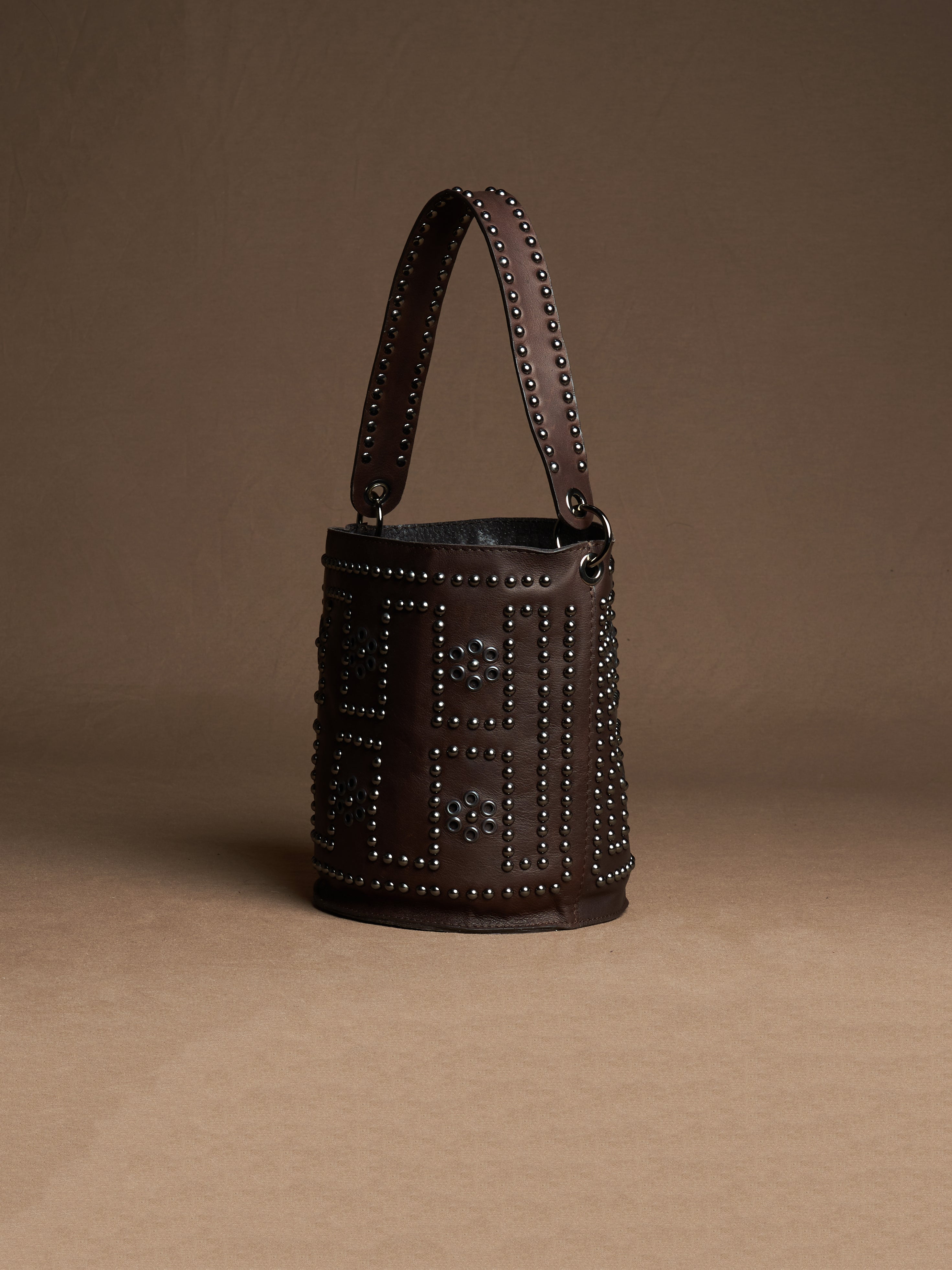 Cleo bucket