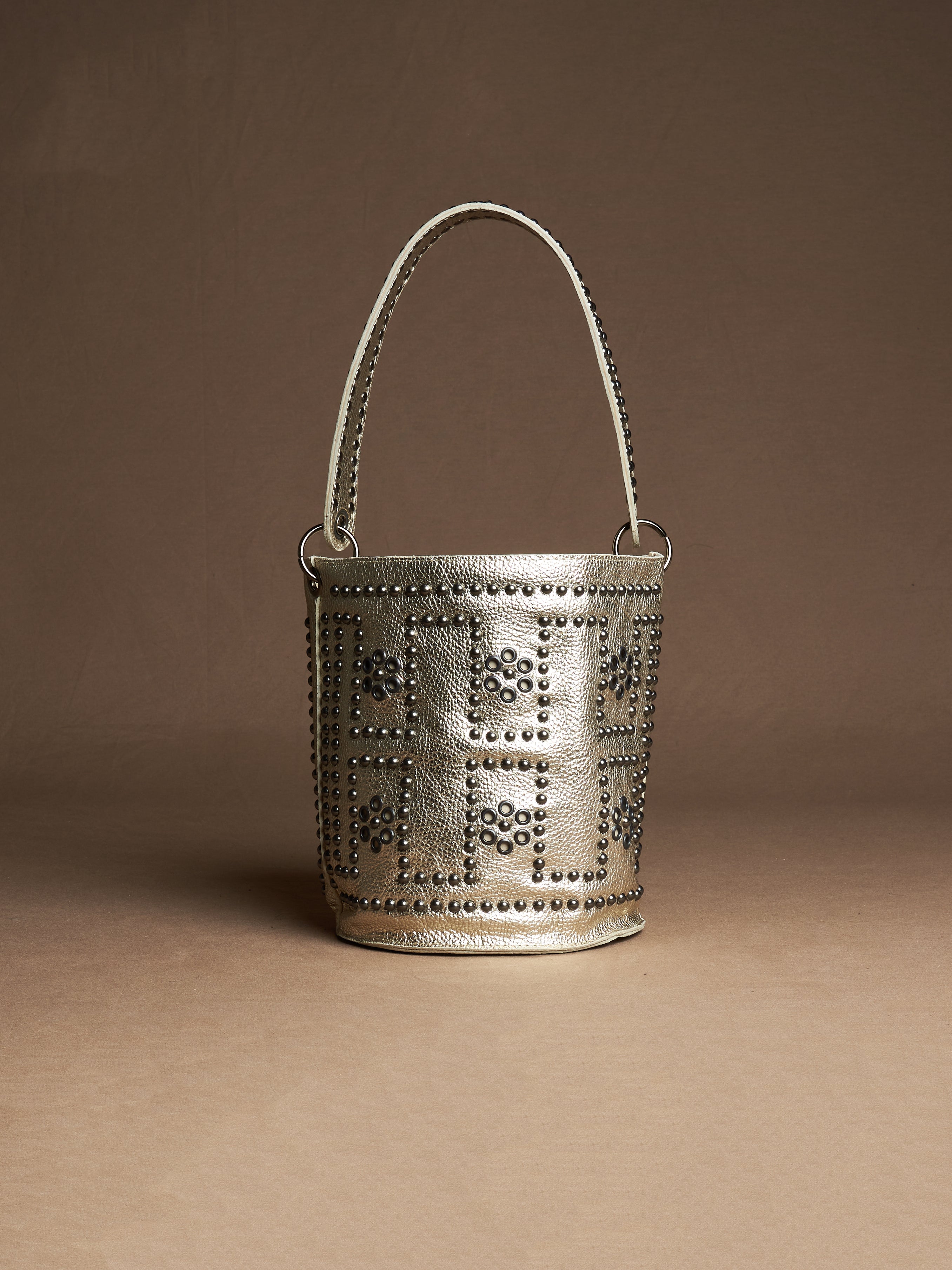 Cleo bucket